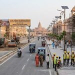 विकास और सौंदर्यीकरण कार्य: अयोध्या में चल रहे कॉरिडोर प्रोजेक्ट्स, चौड़ीकरण और श्रद्धालुओं की सुविधाओं से जुड़े निर्माण कार्य तेजी से आगे बढ़ाए जा रहे हैं।